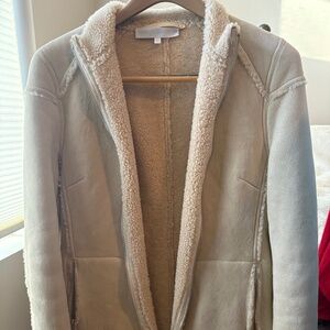 Fitted, soft and cozy shearling jacket